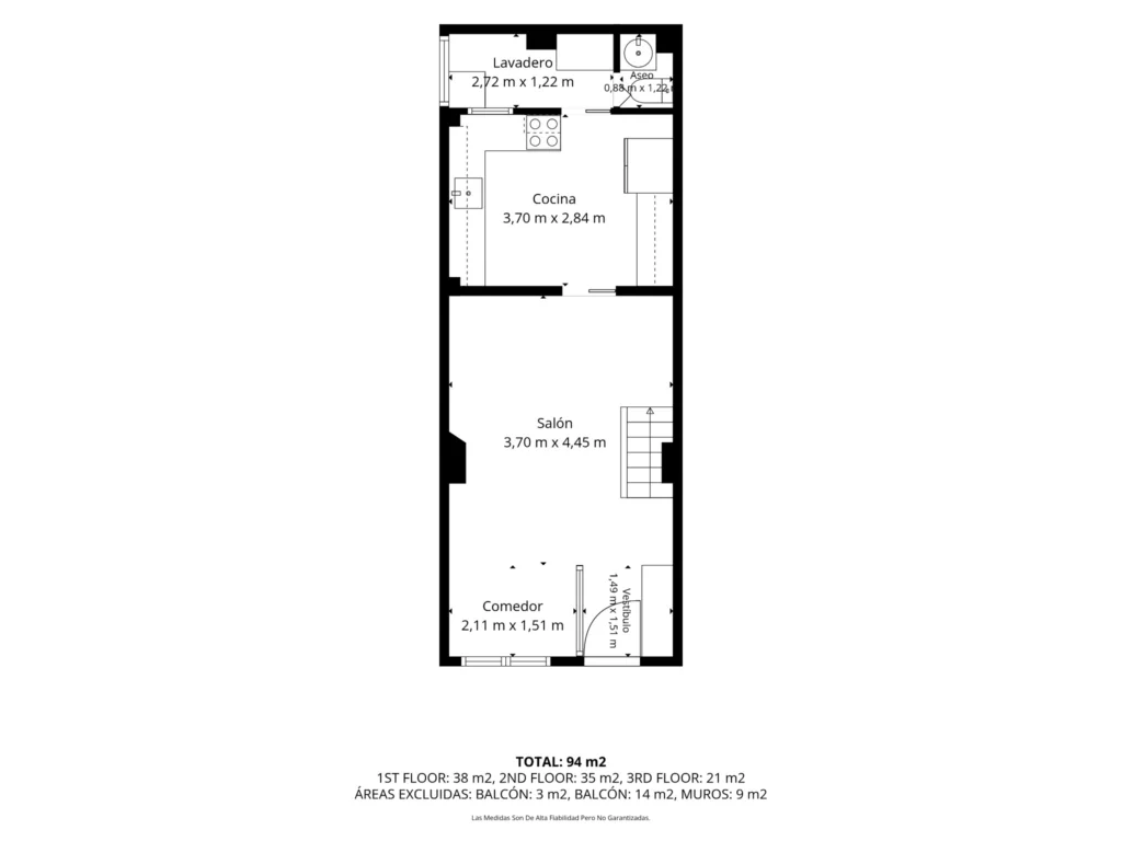 Plano de planta 1 de una vivienda de tres plantas, con dimensiones